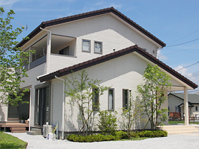 四季の移ろいを感じる住宅